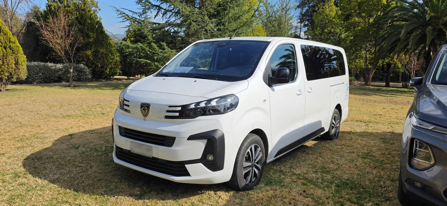 Peugeot Traveller MCA 2026 - exterior