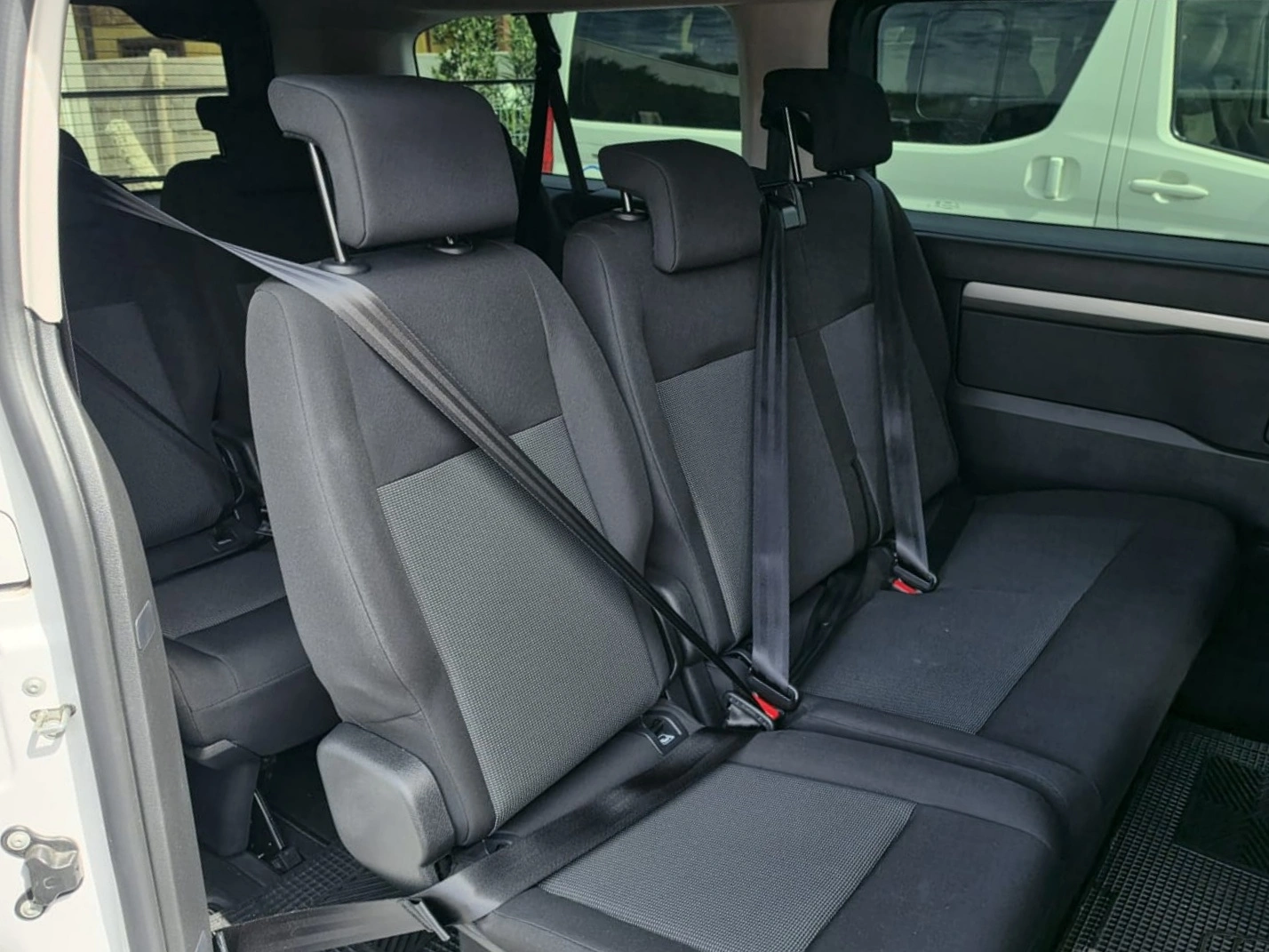 Peugeot Traveller MCA 2026 - interior