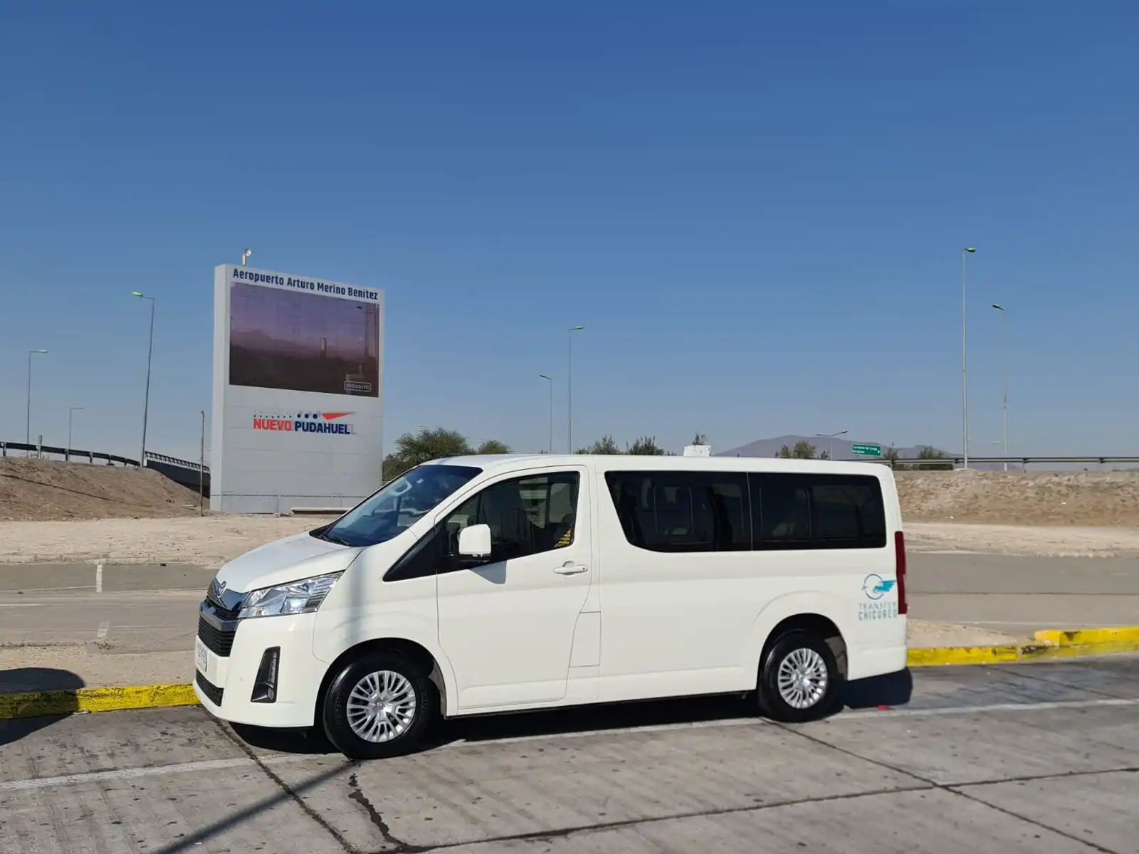 Toyota Hiace - exterior